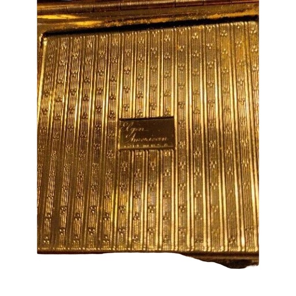VINTAGE ELGIN GOLD TONE POWDER COMPACT WITH POUCH, PUFF AND PAPER INSERT -1940'S - Picture 4 of 7